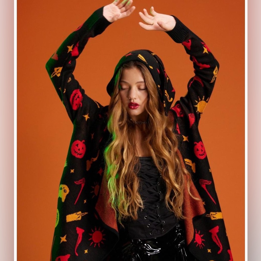 Her Universe Disney Hocus Pocus Dani Hooded Fringe Cardigan